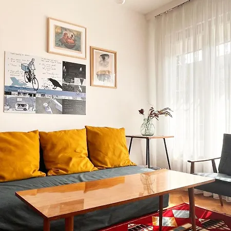 Vintage Retreat Sofía